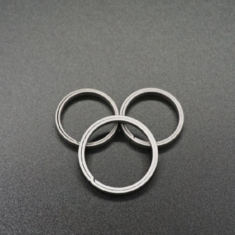 Stylové kulaté dělené kroužky na klíče pro klíčenky Karabina ze slitiny titanu Kroužky na klíčenky