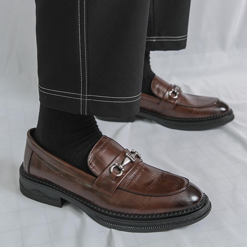 Modische Herren Beliebte Metall Schnalle Slipper Hochwertige Herren Lederschuhe Herren Business und Büro Slipper Größen 38-46