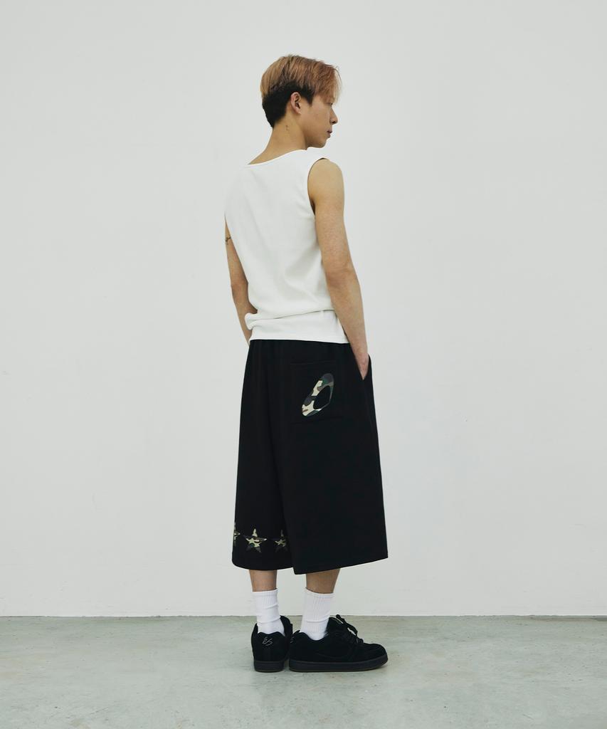 SCALLYWAG Back Camo Star Bermuda Sweat Shorts [Black]