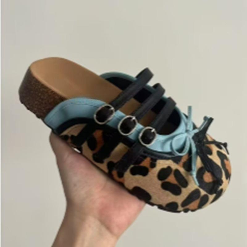 

Мода Мода Баотоу Тапочки Лето Новые Круглый Носок Неглубокий Вырез Бант-бабочка Металлическая Пряжка Средний каблук Плоская обувь 35