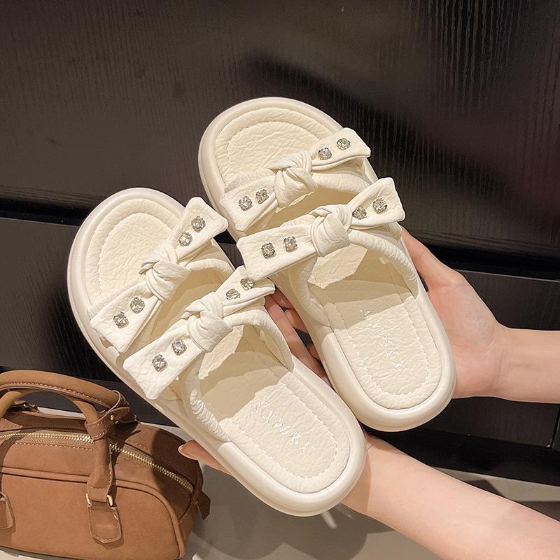 Weichboden Mode coole Hausschuhe Damen Sommerbekleidung 2025 neue Mode Feenwind Schleife Strass Strand Sandalen