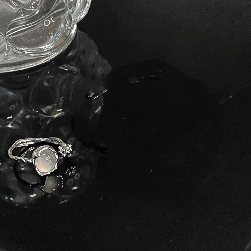 

Открытый браслет Лунный камень-бутон : Браслет из французских драгоценных камней высокого класса в холодном стиле для женщин