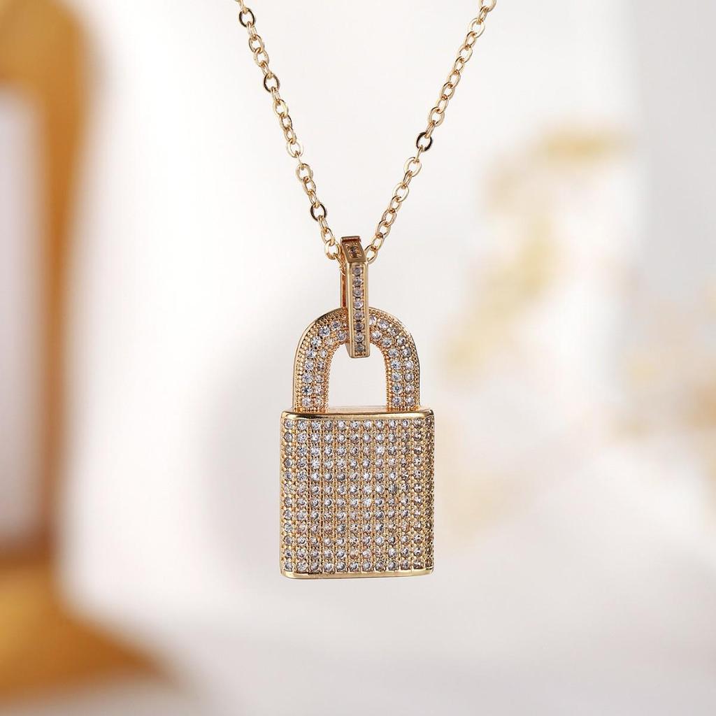 European & American Style Zircon Lock Pendant Necklace - Versatile, Luxurious & Elegant