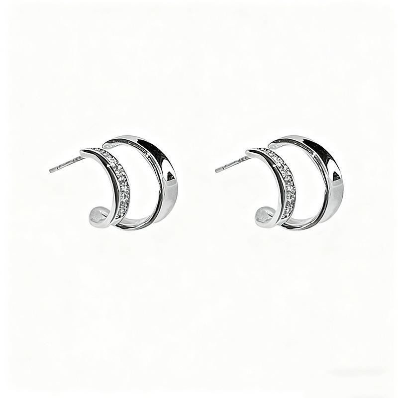 

[Layered C-Shaped Earrings for Women, Minimalist Hoop Earrings with Luxe and Chic , Half-Hoop Earrings with Elegant Design]