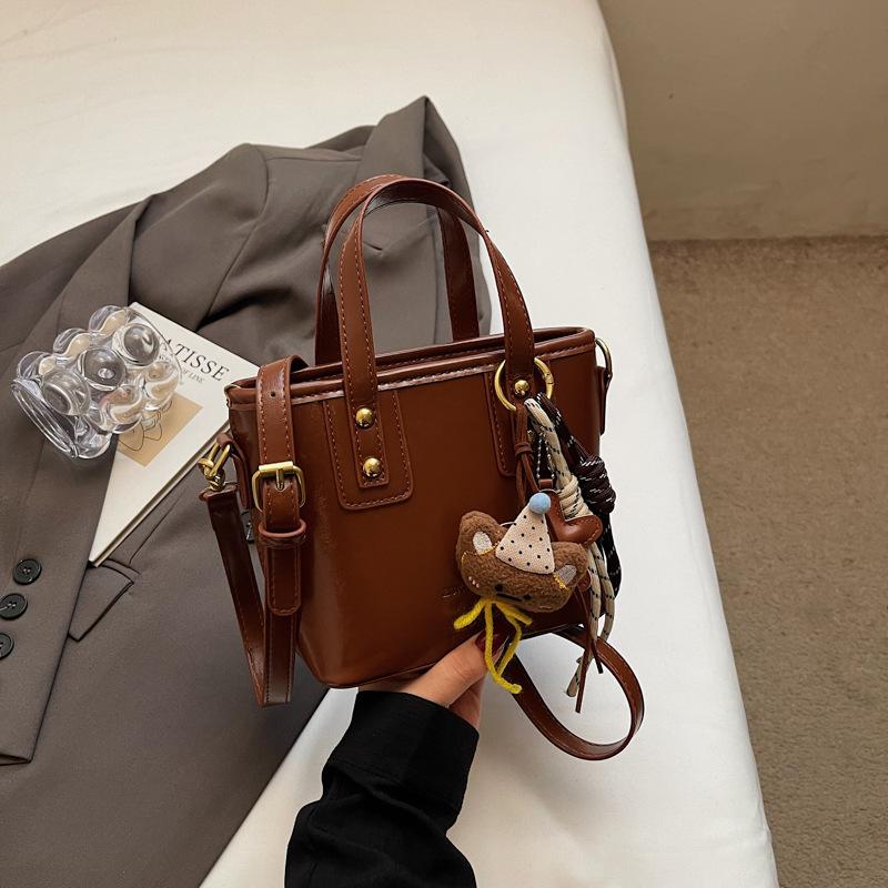 Hand Carrying Retro Casual Bucket Bag Women's 2025 Autumn New Trendy Fashion Shoulder Bag Korean Version of High-value Women's Bag