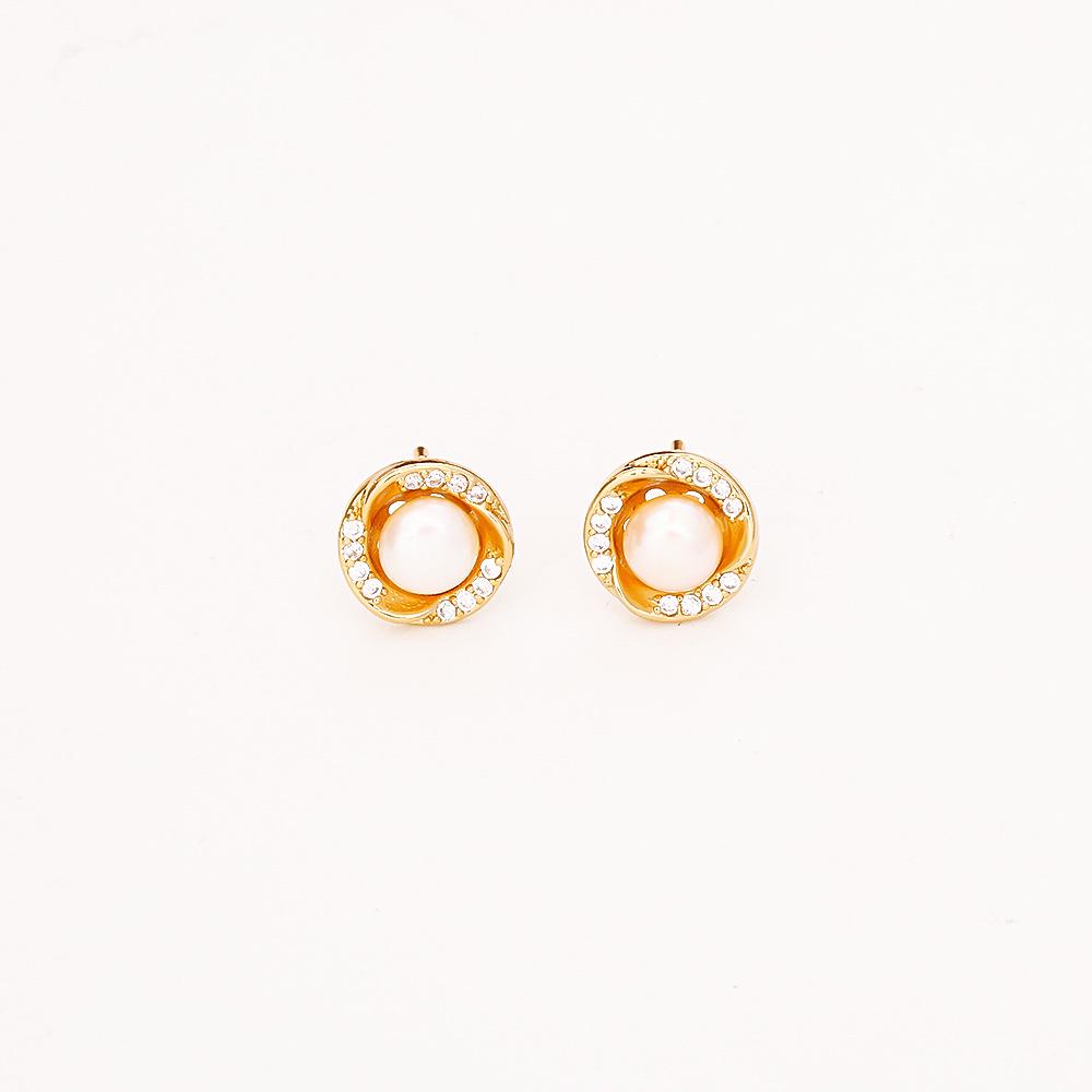 Boucles d'oreilles Puces Fleur en Perle d'eau Douce et Zircon Style Coréen - Bijoux Exquis et Polyvalents pour Femmes