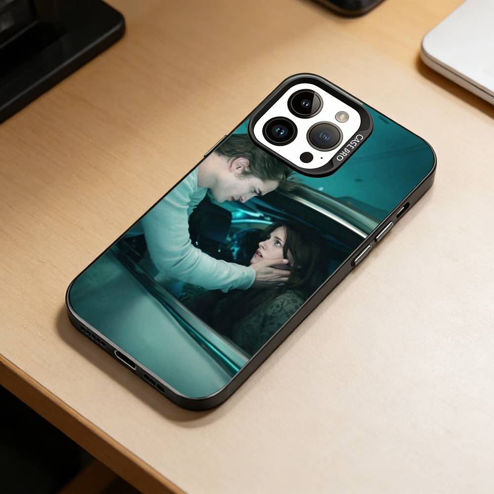 

Чехол для телефона Сумерки Эдвард для iPhone 17,16,15,14,13,12,11 Plus,Pro Max,XS, Цветной Серебристо-Черный Чехол iPhone17PRO
