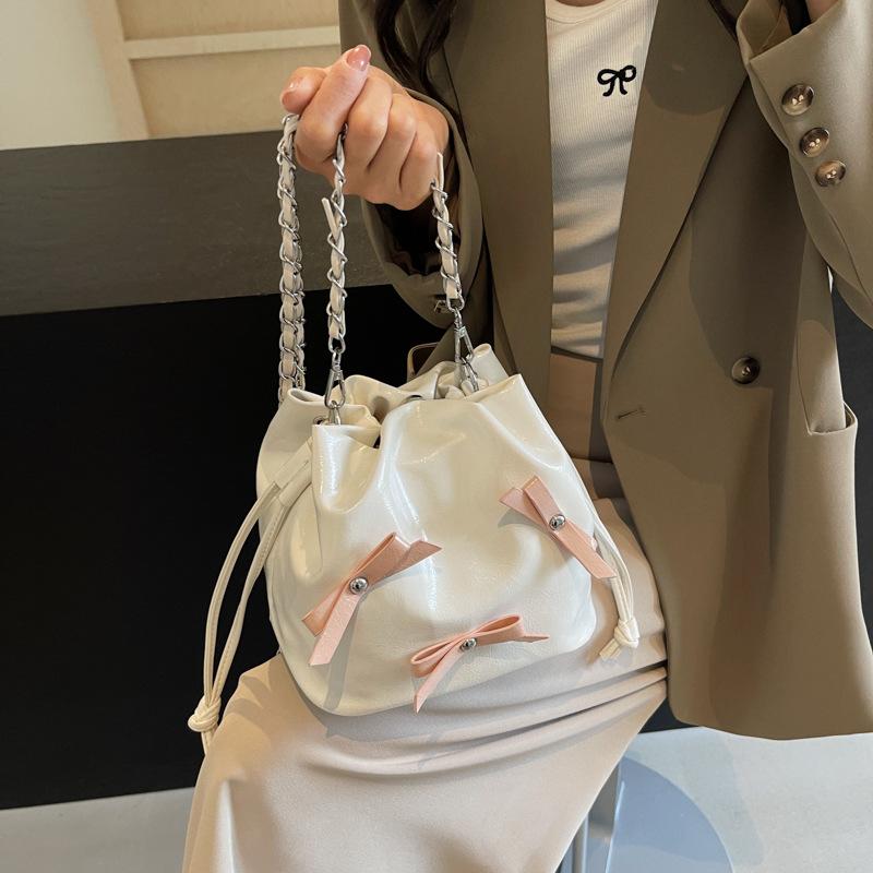 Premium sense of foreign style small bag women's 2025 new versatile chain messenger bag super fire niche bow bucket bag