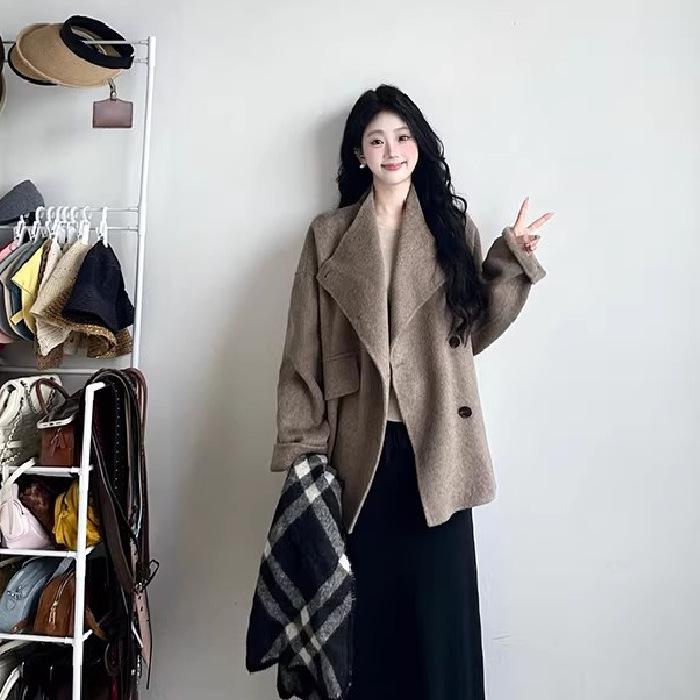 Coffee Color Women's Woolen Lapel Coat - 2025 Hepburn Style Autumn/Winter Edition