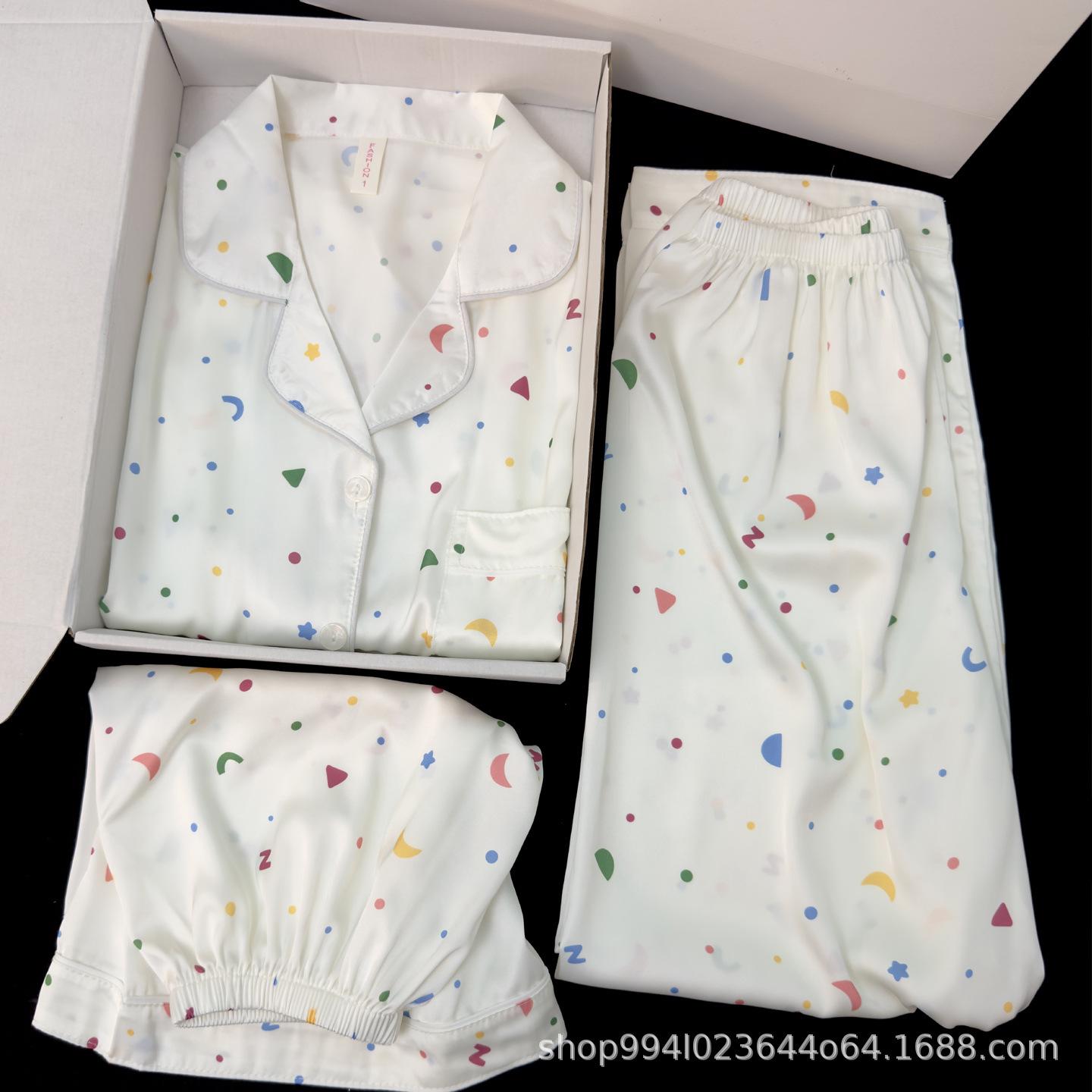 

Ice and snow silk three-piece pajamas women s short sleeves summer ice silk stars moon new real silk loungewear M