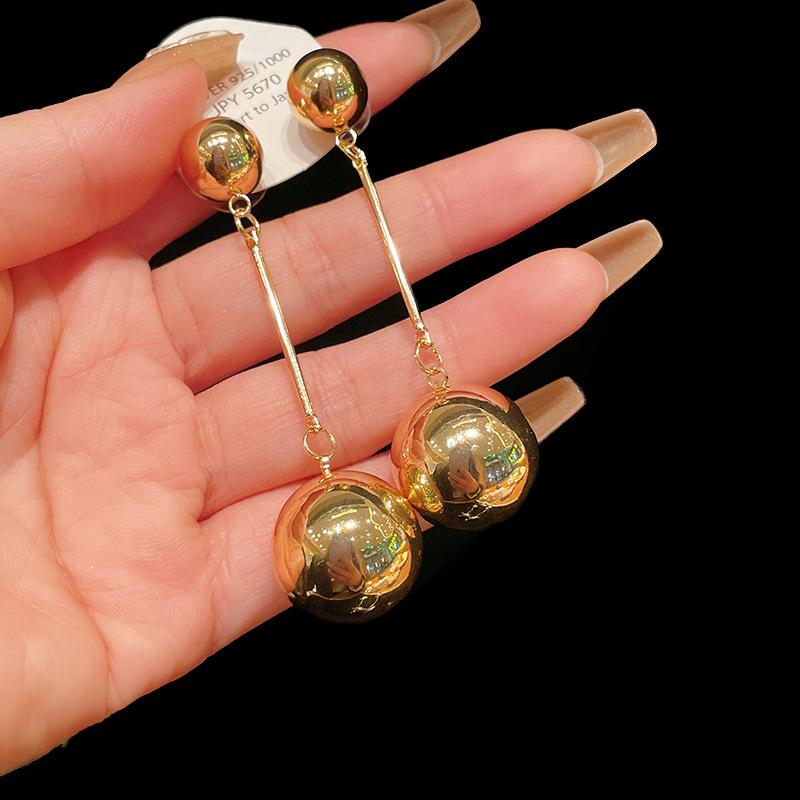 Silver Needle Metal Ball Tassel Earrings Personality Exaggerated Design Sense Earrings Simple Fashion Cold Wind Earrings