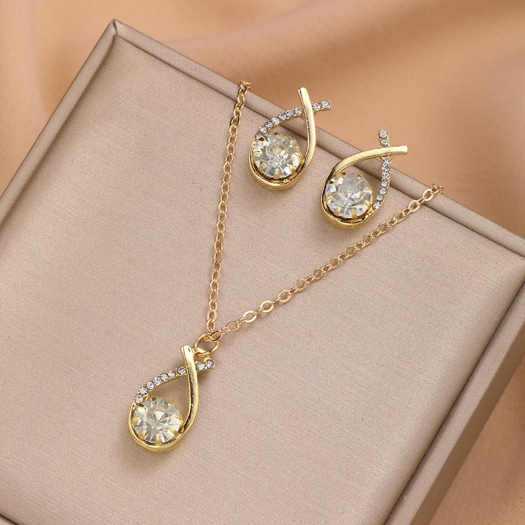 3PCS Light Luxury and Exquisite Women's Necklace Accessory, Suitable for Giving As A Gift To Family and Friends, Valentine's Day
