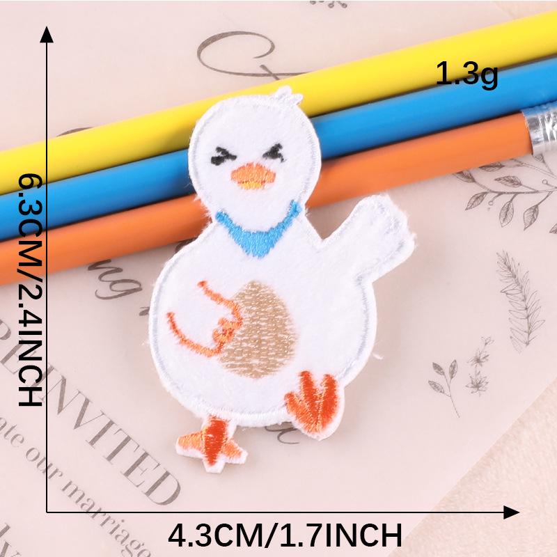 Niedlicher Cartoon Tier Plüsch Ente Stickerei Aufnäher - Selbstklebendes Etikett für Bekleidungszubehör