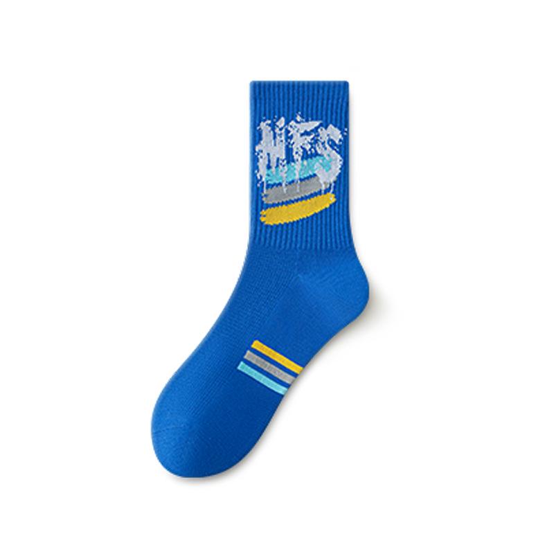 Men's Breathable Mesh Mid-Calf Sports Socks for Teens and Students