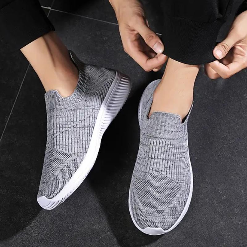 Light Men's Running Sports Shoes Knitted Breathable Mesh Walking Shoes Daily Flats Slip-on Casual Shoes