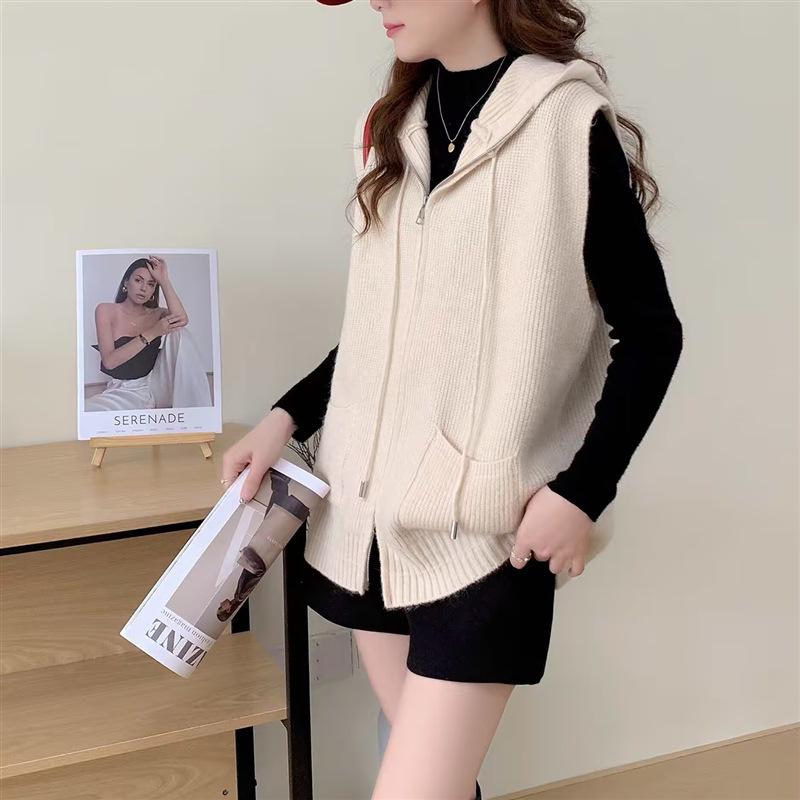 Women's Loose Knit Vest Cardigan with Hood and Zipper Pockets for Autumn/Winter