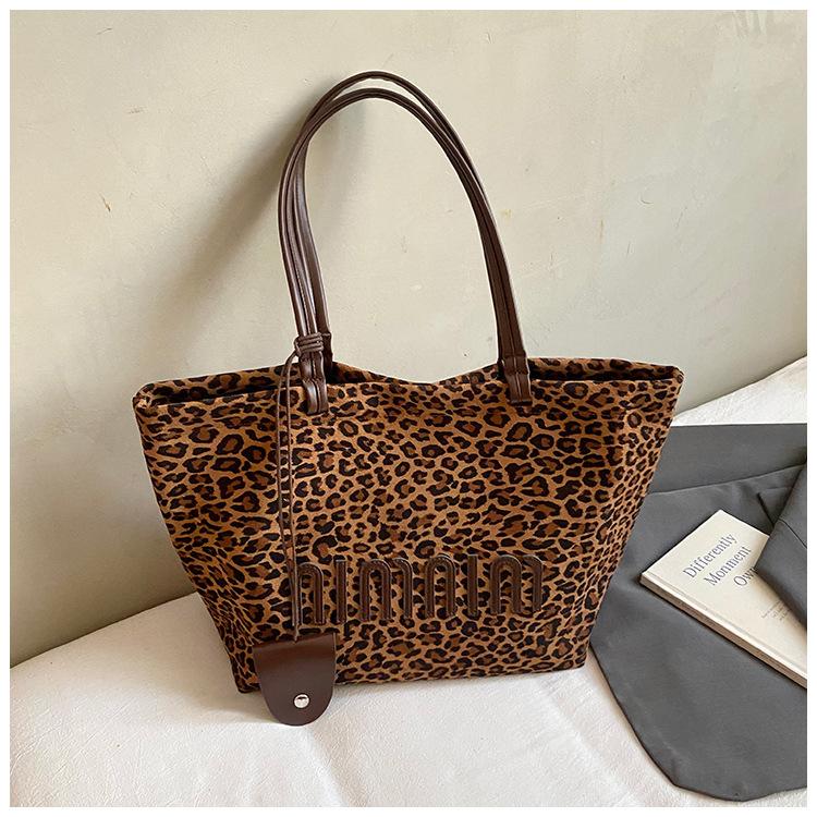 

Новая наплечная сумка Qiujia, женская, в ретро-текстуре, большая вместимость, сумка для поездок на работу, повседневная сумка высокой ценности