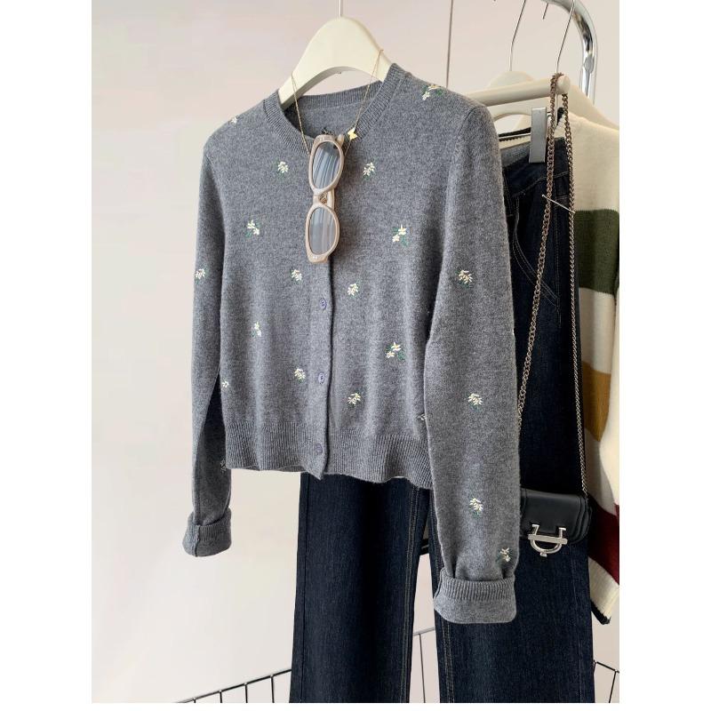 

Gray short embroidered knitted cardigan women s autumn autumn soft waxy lazy sweater jacket top one size fits all сірий колір