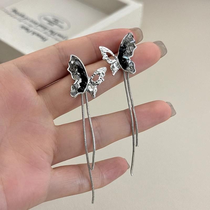 Black crystal butterfly fringed earrings, niche design high-end temperament long earrings, earrings.