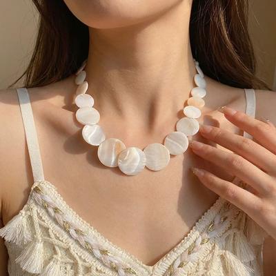 Vacation Style White Shell Disc Necklace for Women Luxury Round Seashell Beaded Collarbone Chain Minimalist Versatile Jewelry