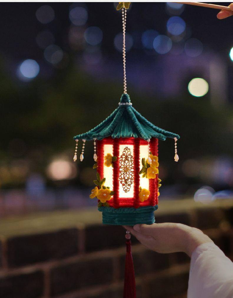 Mid-Autumn Festival Luminous Chinese Palace Lantern DIY Kit: Ancient-Style Handmade Flower Lantern for Children.