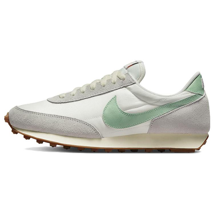 

Nike Daybreak Se Enamel Green Women s 36.5