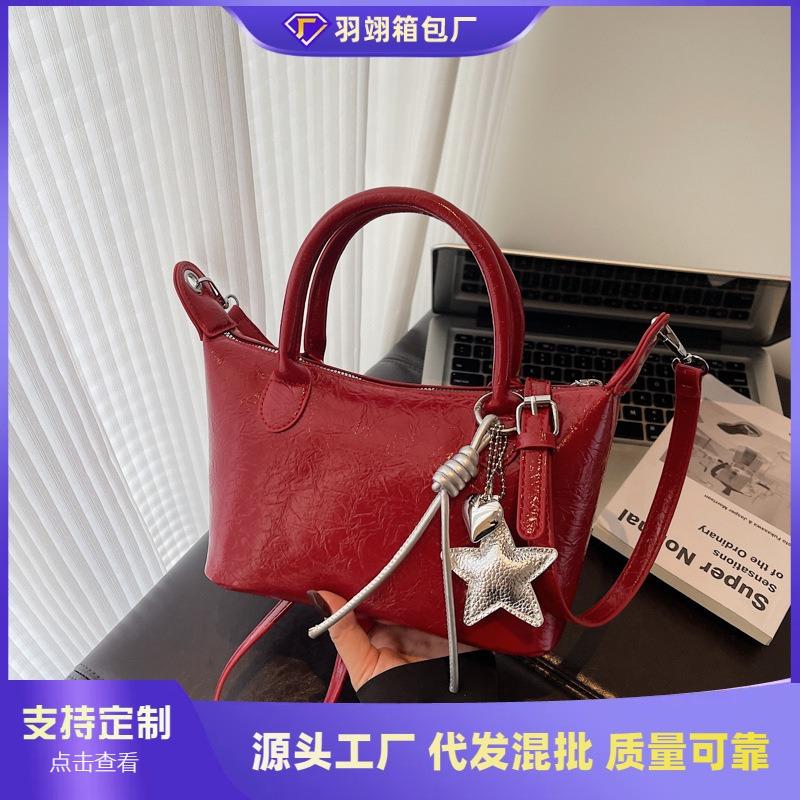 Premium texture portable dumpling bag women's new fashionable exquisite shoulder bag casual commuter messenger bag