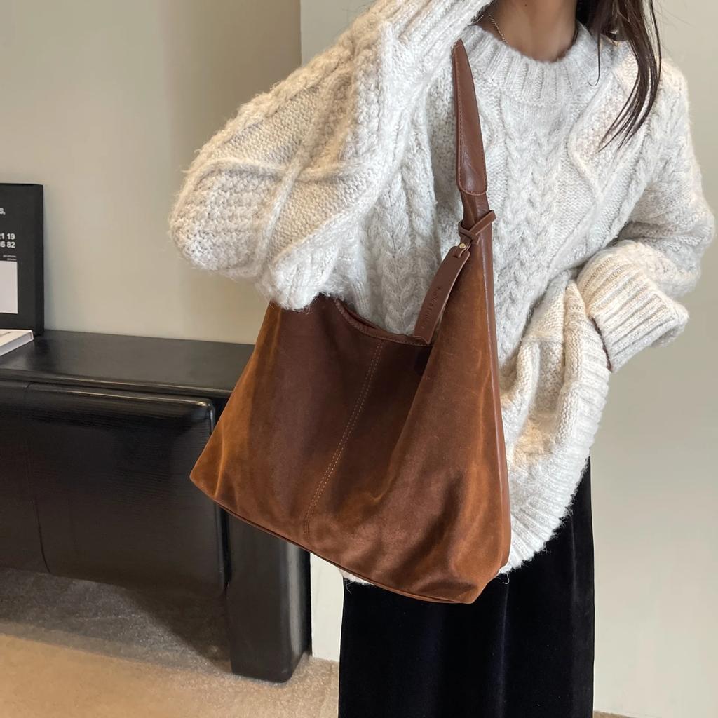 Retro Velvet Shoulder Bag for Women  Bucket Crossbody  Monochromatic  Large Capacity  Simple Fashion  Wide Strap  New
