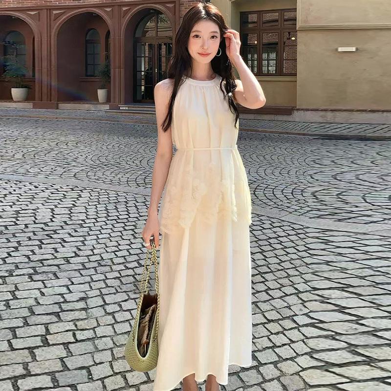 Summer 2026 Sweet Maternity Dress: Cute Irregular Halter Neck, Age-Reducing Style for a Gentle Look M
