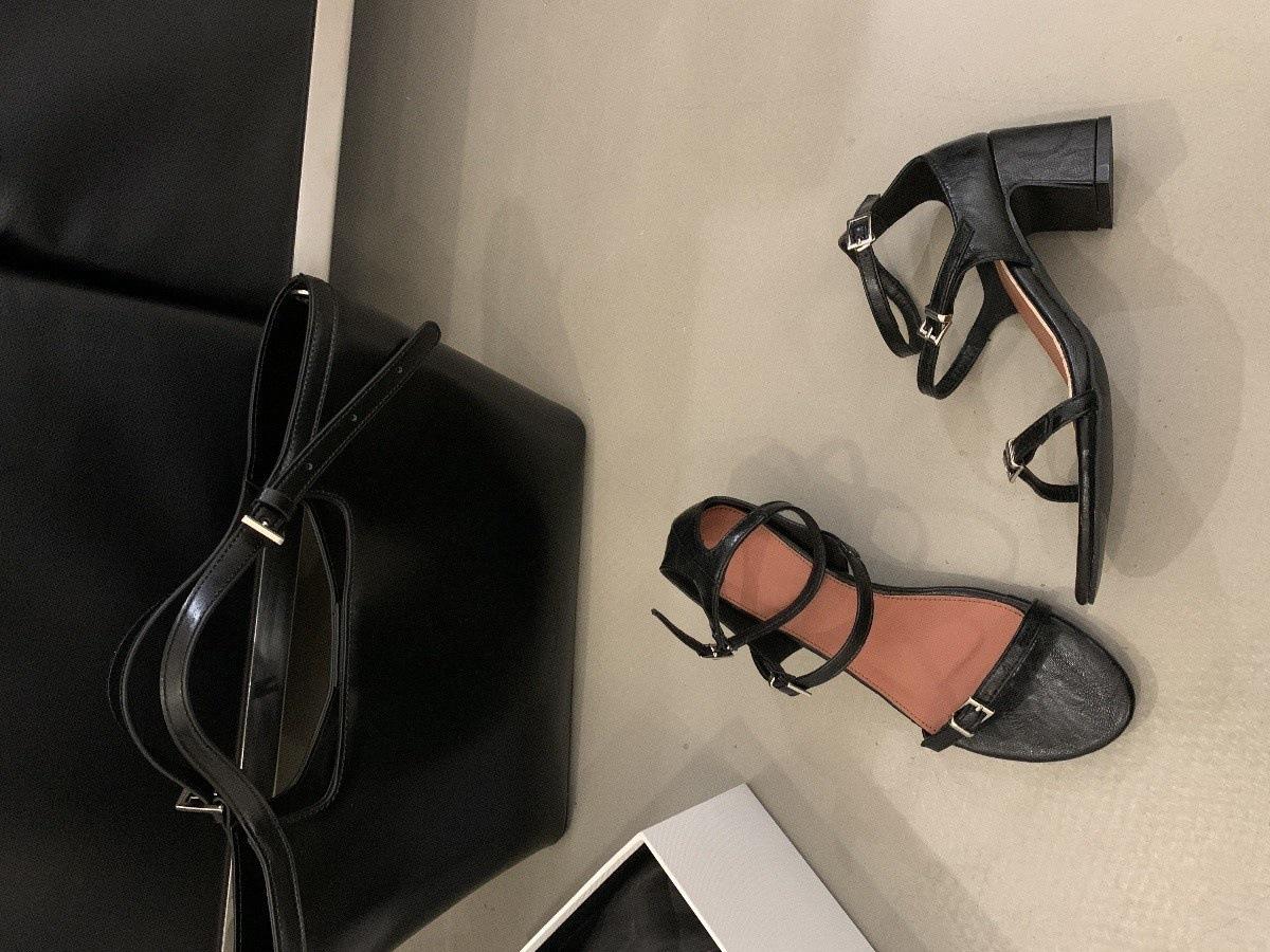 

Туфли на высоком каблуке, французские простые босоножки с открытым носком, женская обувь, новинка 2025 года, толстый каблук с юбкой, римские туфли 42 чёрный