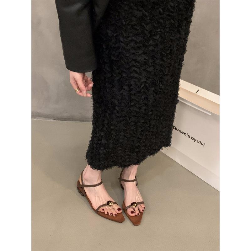 Niche low-heeled black one-word strap sandals fairy shoes 2025 new summer French pointed thin strap Roman shoes
