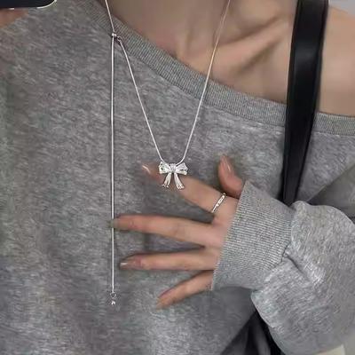 Κολιέ με μενταγιόν φιόγκο, απλό ταμπεραμέντο, υψηλής αίσθησης, αλυσίδα κλείδα, εξειδικευμένο, ευέλικτο, μοντέρνο κόσμημα για γυναίκες