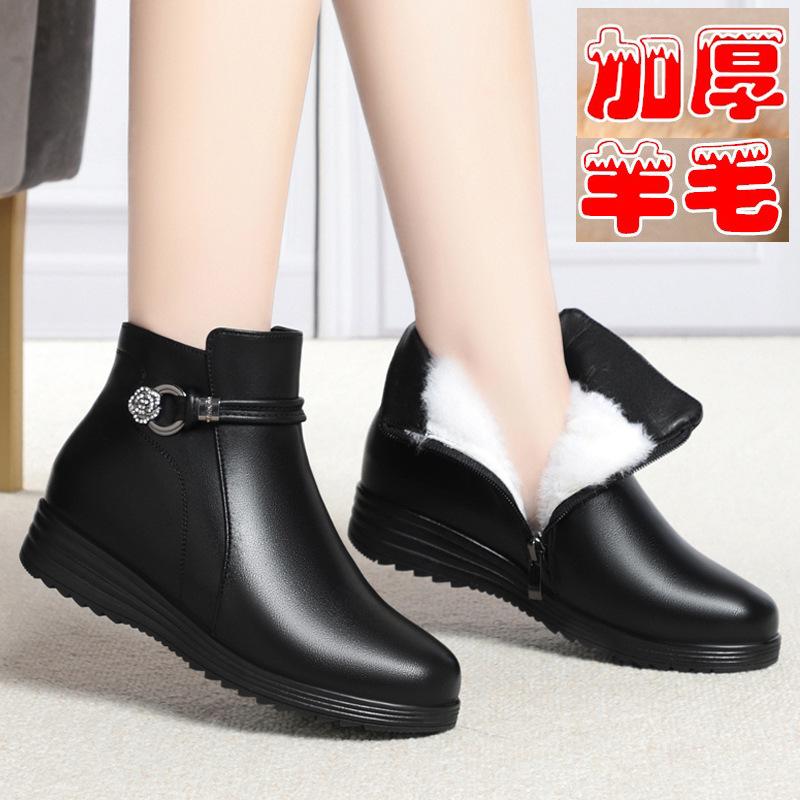 Winter fur integrated mother cotton shoes velvet flat-soled women's short boots non-slip wool shoes medium and old large size women's shoes