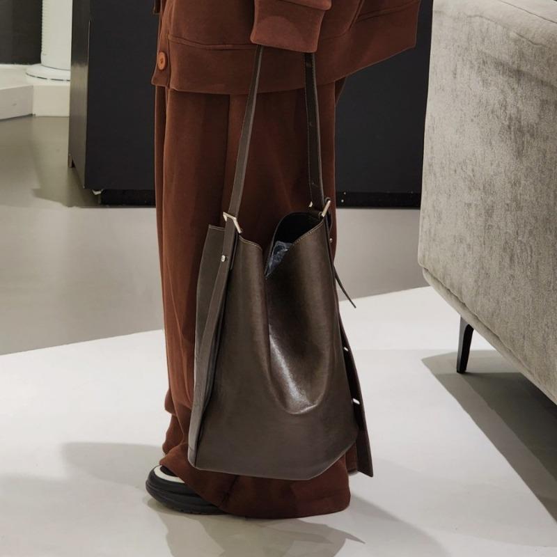 High texture soft cowhide bucket bag first layer vegetable tanned cowhide tote bag versatile commuter large capacity portable messenger bag