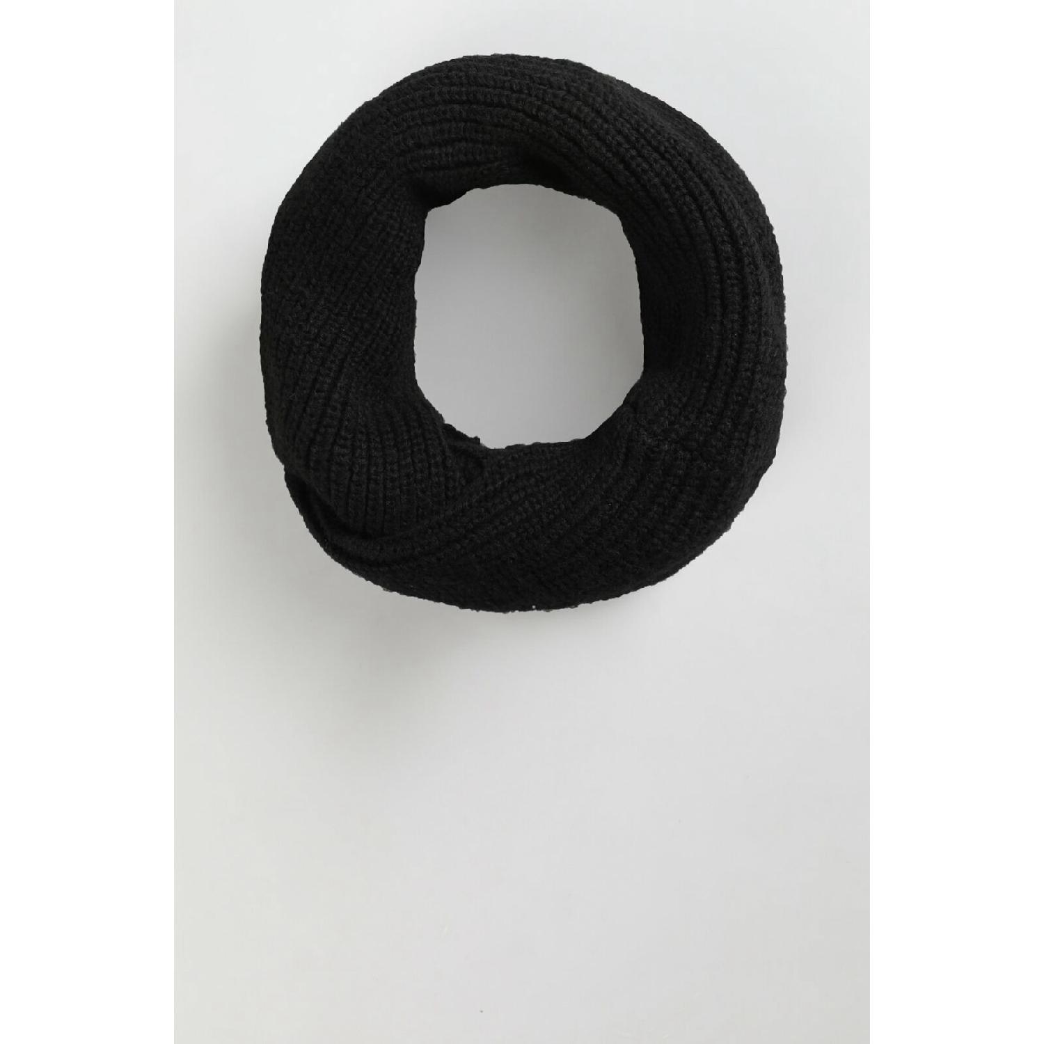 

Мужской черный шарф