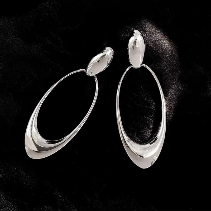 Hongyan S925 Sterling Silver Oval Face-Slimming Earrings: 2024 Korean Fashion Heavy Industry Style.