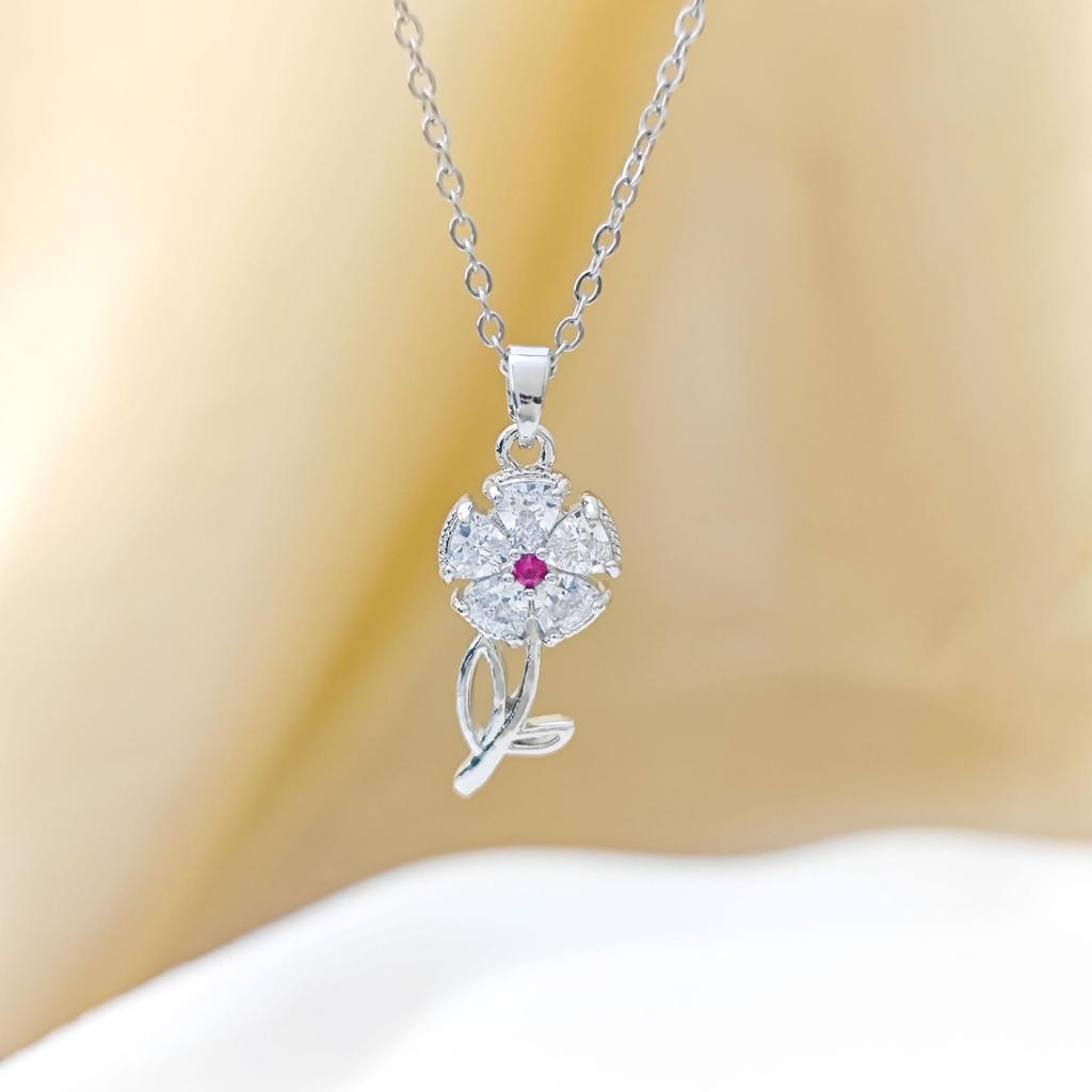 Elegant Sunflower Pendant Necklace - Unique Design for Women, Versatile and Luxurious