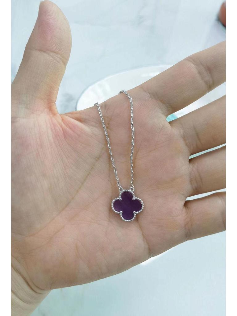 Halskette mit vierblättrigem Kleeblatt, 18 Karat vergoldet, mit Anhänger aus rosenrotem Chalcedon, Achat und weißem Muschelkern für Damen