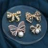 Elegante Broche de Borboleta de Pérola: Broche Versátil Anti-exposição para Vestuário Feminino da Moda