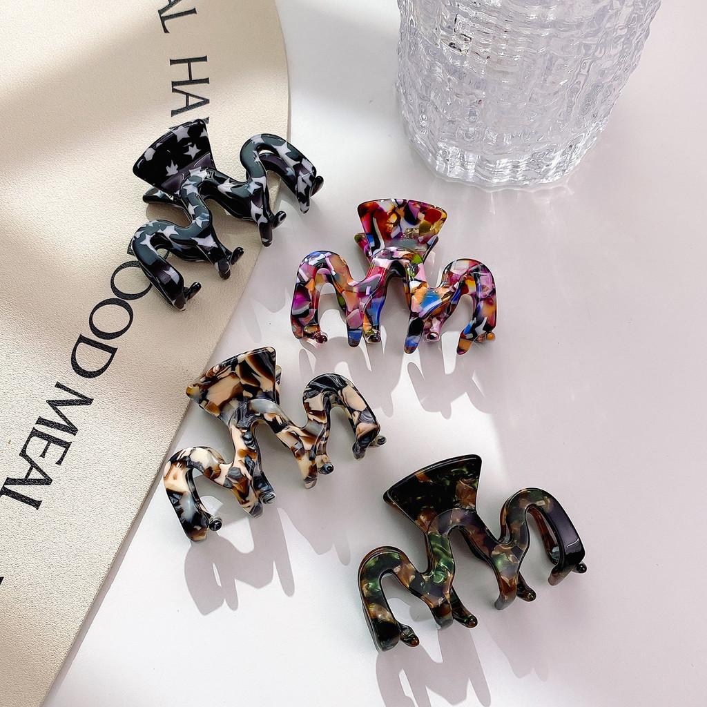 Fashionable Acetate Hair Claw Clip For Women With Colorful Designs And Geometric Lines