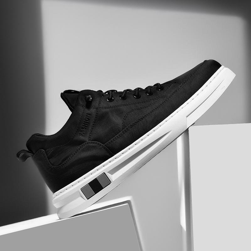 

Весна и осень 2024 г. Мужские новые сверхлегкие универсальные повседневные кроссовки для сноубординга с мягкой подошвой в студенческом стиле. Спортивные кроссовки для бега 44