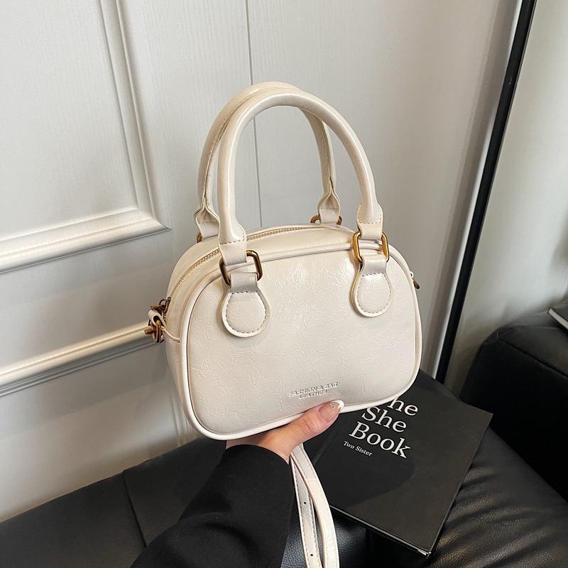 Temperament retro senior sense portable bowling bag versatile commuting niche casual simple wind messenger women's bag