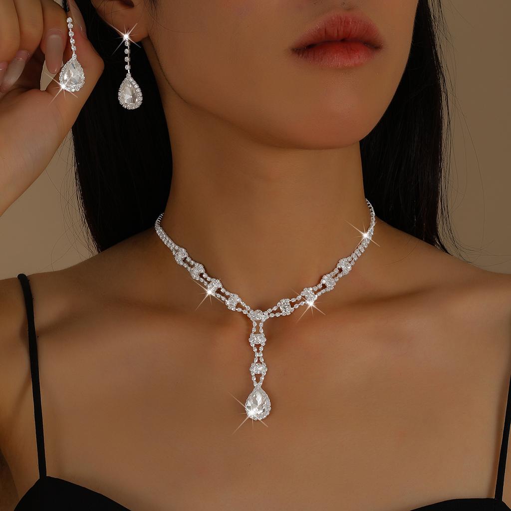 2026 Fashion Versatile Temperament Clavicle Chain Light Luxury Premium Neck Chain Water Drop Pendant Fringed Earrings Necklace Set