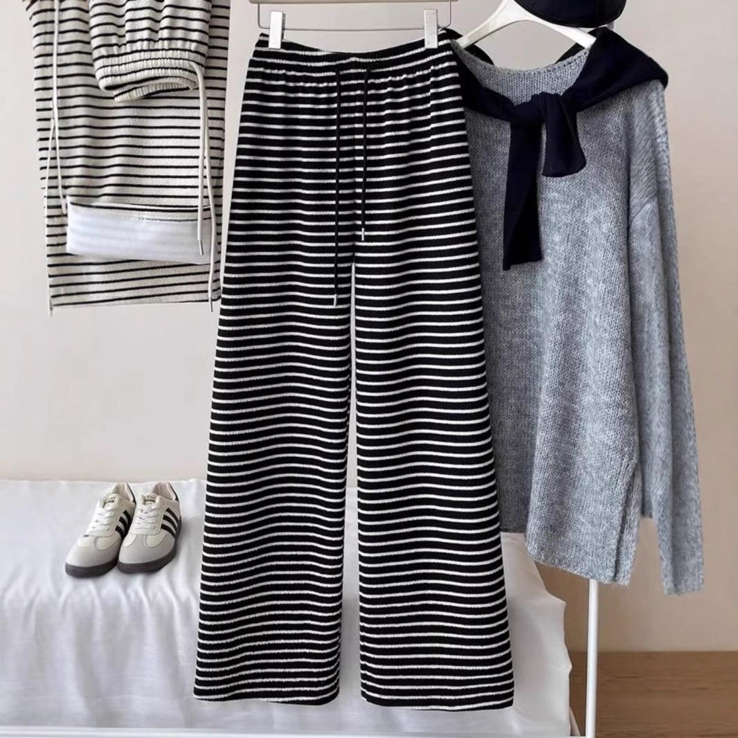 

Petite High-Waisted Fleece-Lined Wide-Leg Striped Pants for Women S (recommended 80-95 lbs)