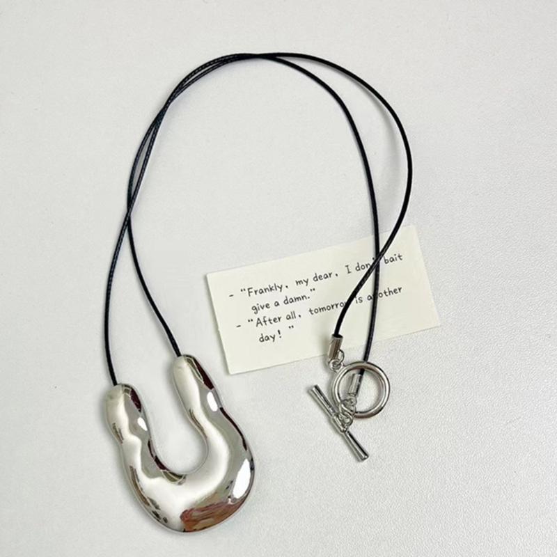 U-Shaped Horseshoe Pendant Necklace Simple Clavicle Chain Alloy Material Birthday Gift for Women Girls Choker Necklace