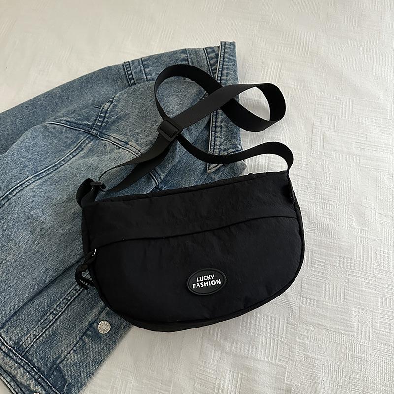 

Fashion fanny pack, simple and lightweight, going out for sports, boys and girls, breast bag, trendy, cool and popular shoulder bag.