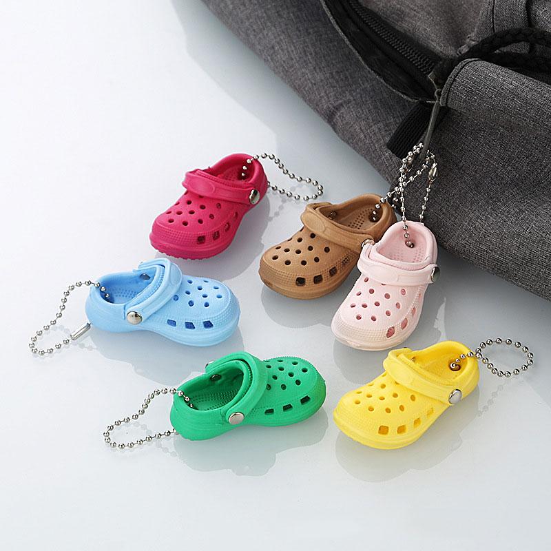 Neuer 3D Mini-Schuh-Schlüsselanhänger PVC-Schuh-Anhänger für Clogs Zubehör Damen Strandtasche Sandalen Schnalle Pin DIY Schmuck Dekoration