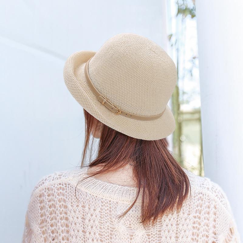Chapeau de pêcheur classique en tricot respirant pour le printemps/été avec boucle de ceinture métallique pour les vacances des femmes, protection solaire, bord ondulé
