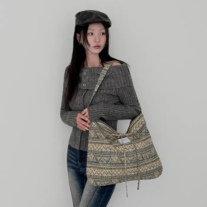 All-Season Oxford Graphic Shoulder Bag _ [Aztec Blue]
