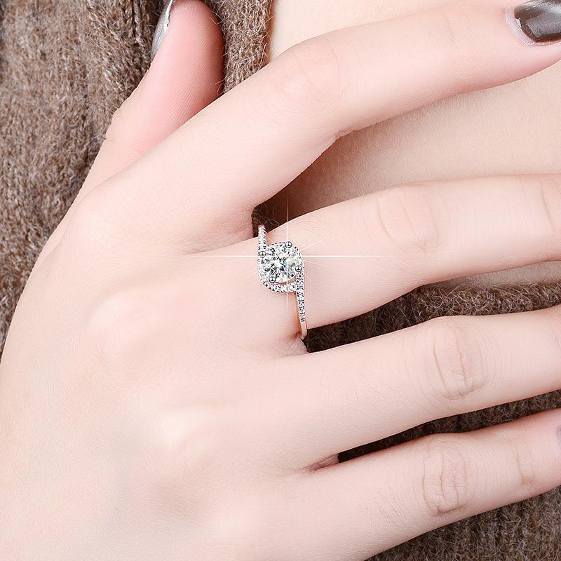 D Color Moissanite Ring Fashion Women's S925 Sterling Silver Ring Classic 1 Carat Silver Ring Wedding Ring Proposal Diamond Ring Gift for Girlfriend